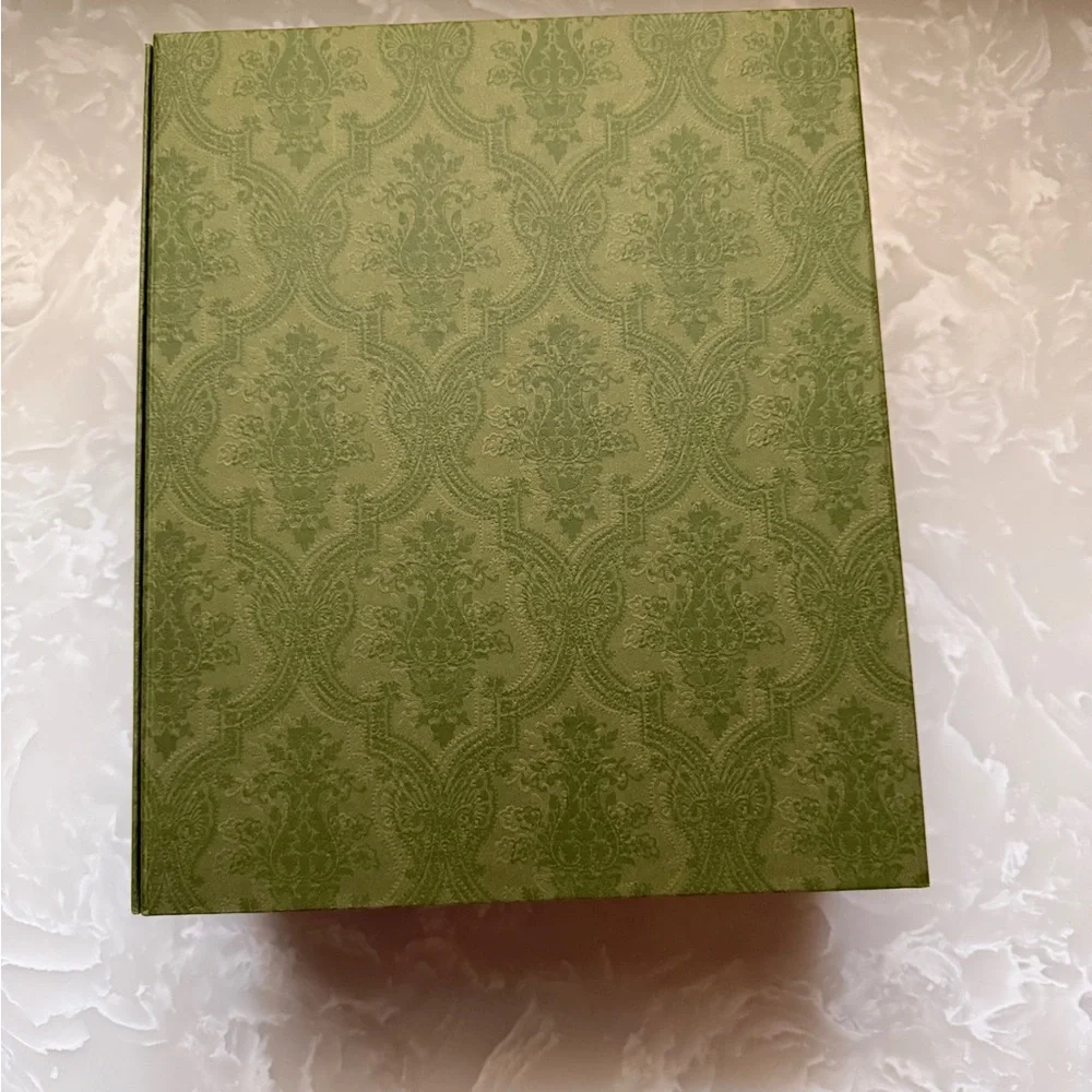 Gucci Olive Green Patterned Gift Box with Black Logo - Picture 3 of 8